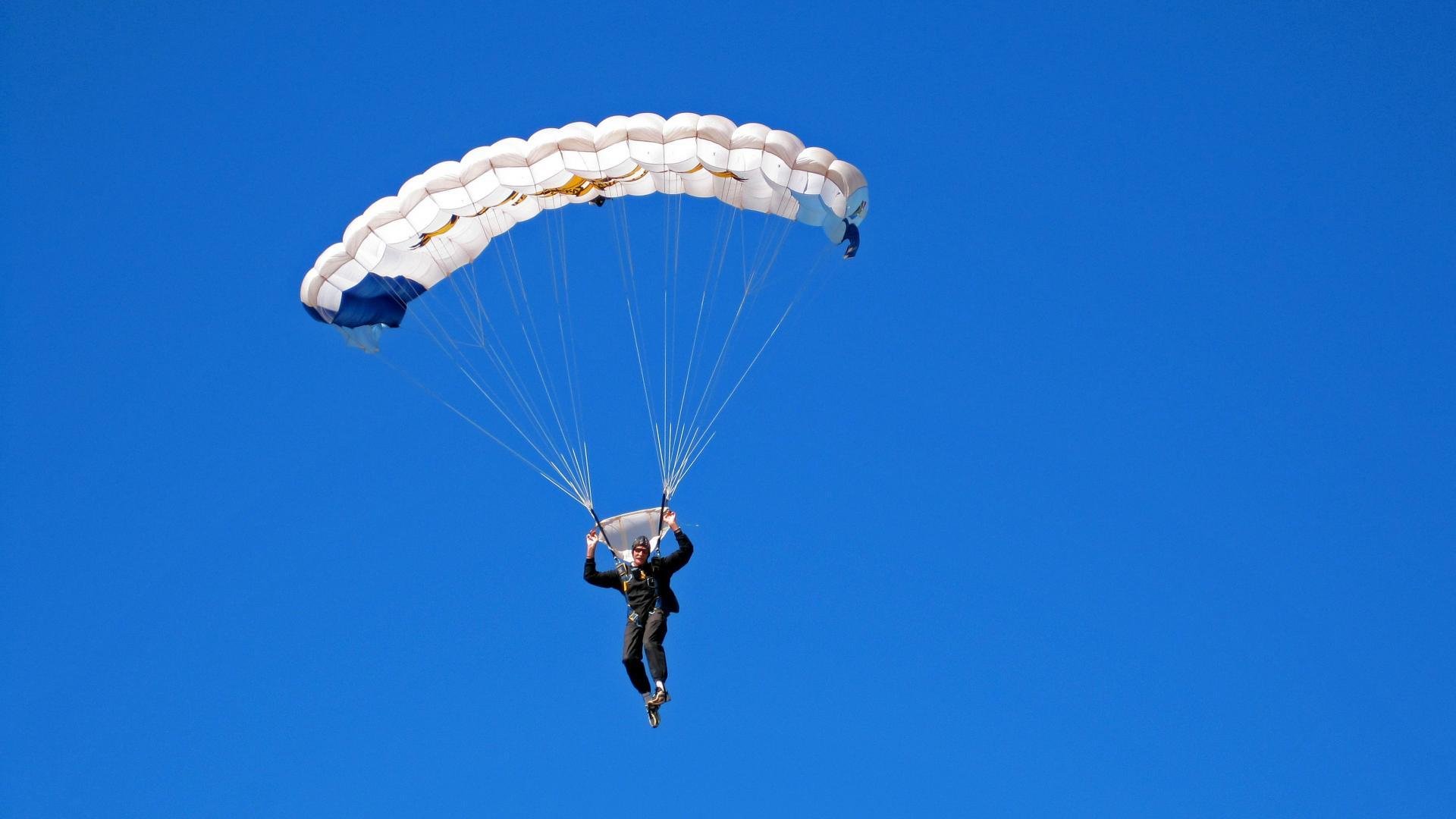 青少年足球裁判成长计划落地执行，青少年足球锦标赛