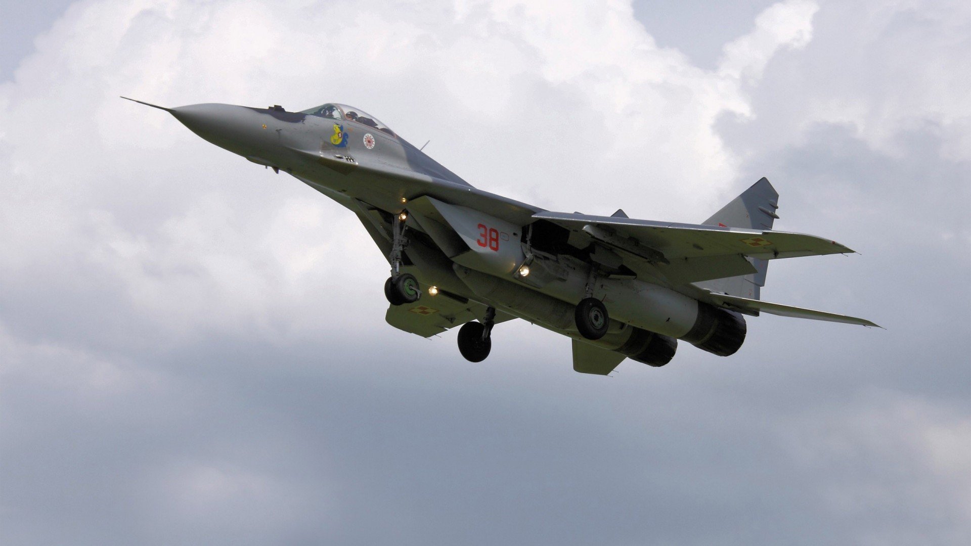 全黑队的攻守兼备让比赛更加精彩纷呈,黑队黑队口号